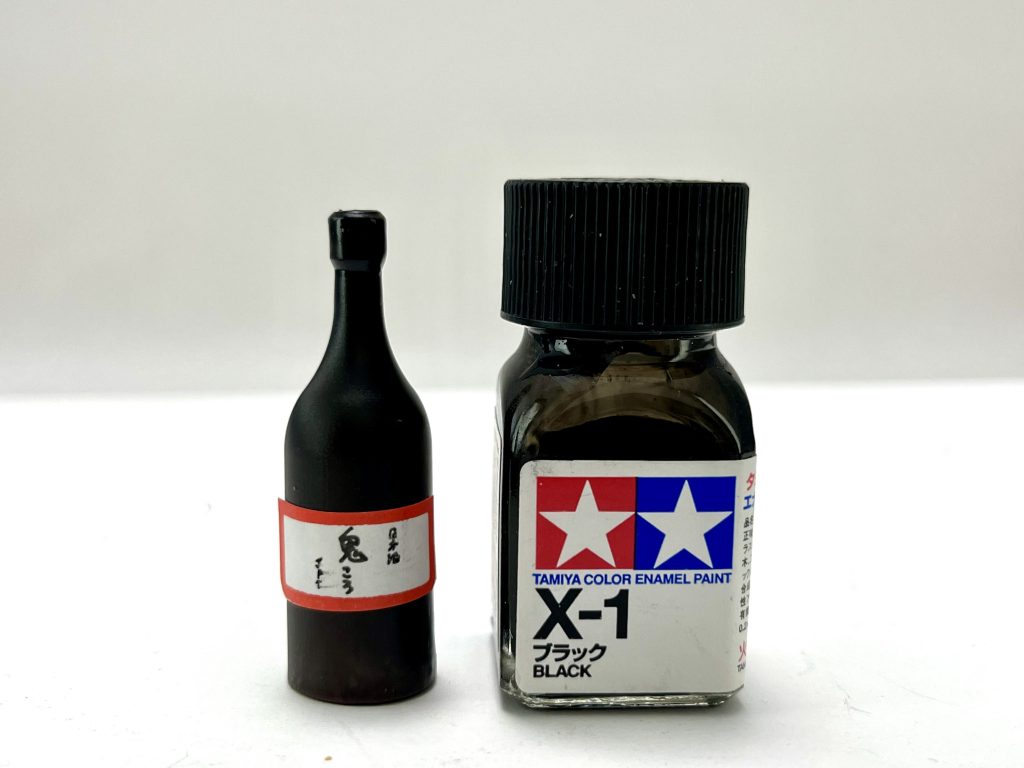 最後は酒瓶ですらでんちゃんと言えば酒カス、と言うことで作らせて頂きましたラベル部分は百均のラベルに手描きしたものを貼り付けていますサイズはエナメル塗料の瓶と同じくらいです