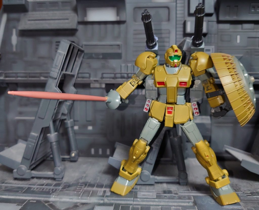 色は写真だと黄色よりですが実物はもう少し黄緑色カーキは光のせいか写真と実物で色がかなり変わる印象