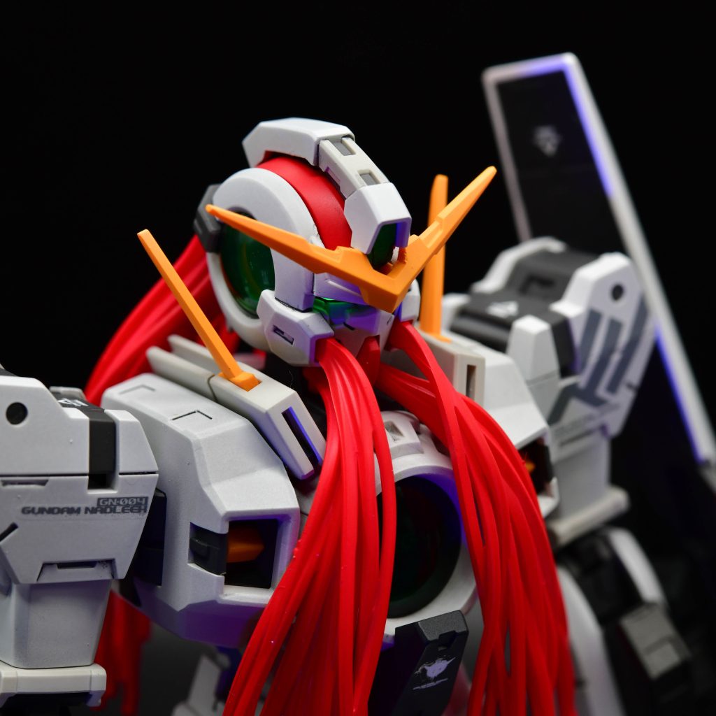 特徴的な髭?はフィニッシャーズのシルクレッドを使ってビビットに塗ってみました。