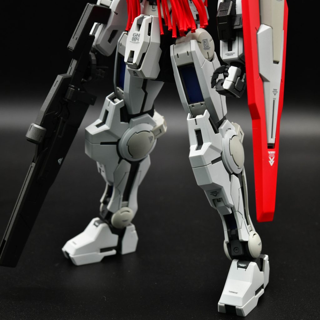 ガイアノーツのEXホワイトとニュートラルグレーⅡの二色で塗り分け。