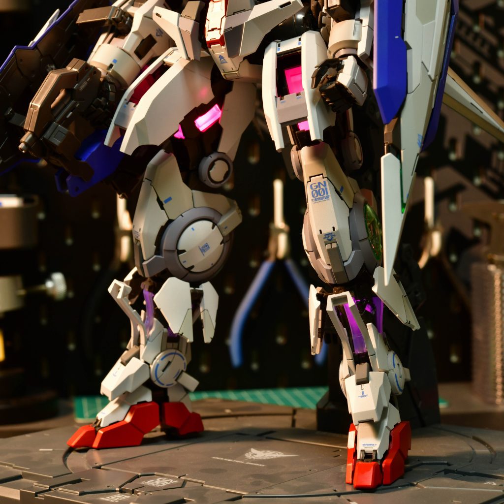 ホワイトには3色を使い間延びしないようにしています。