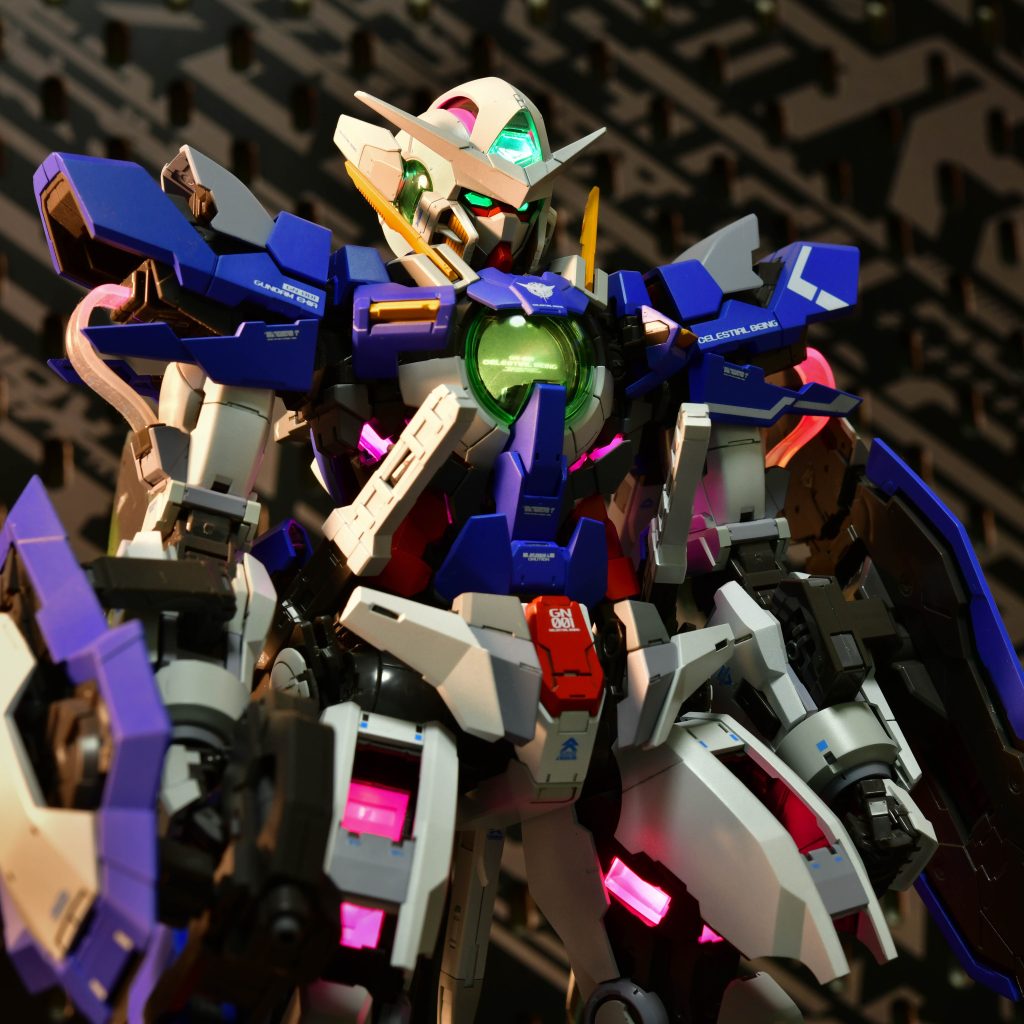 ライトニングモデルなので各部が発光。トランザムモードもカッコいい!!