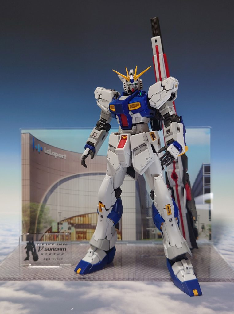 νガンダム立像のアクリルスタンドと組み合わせてのカットで、終わり。