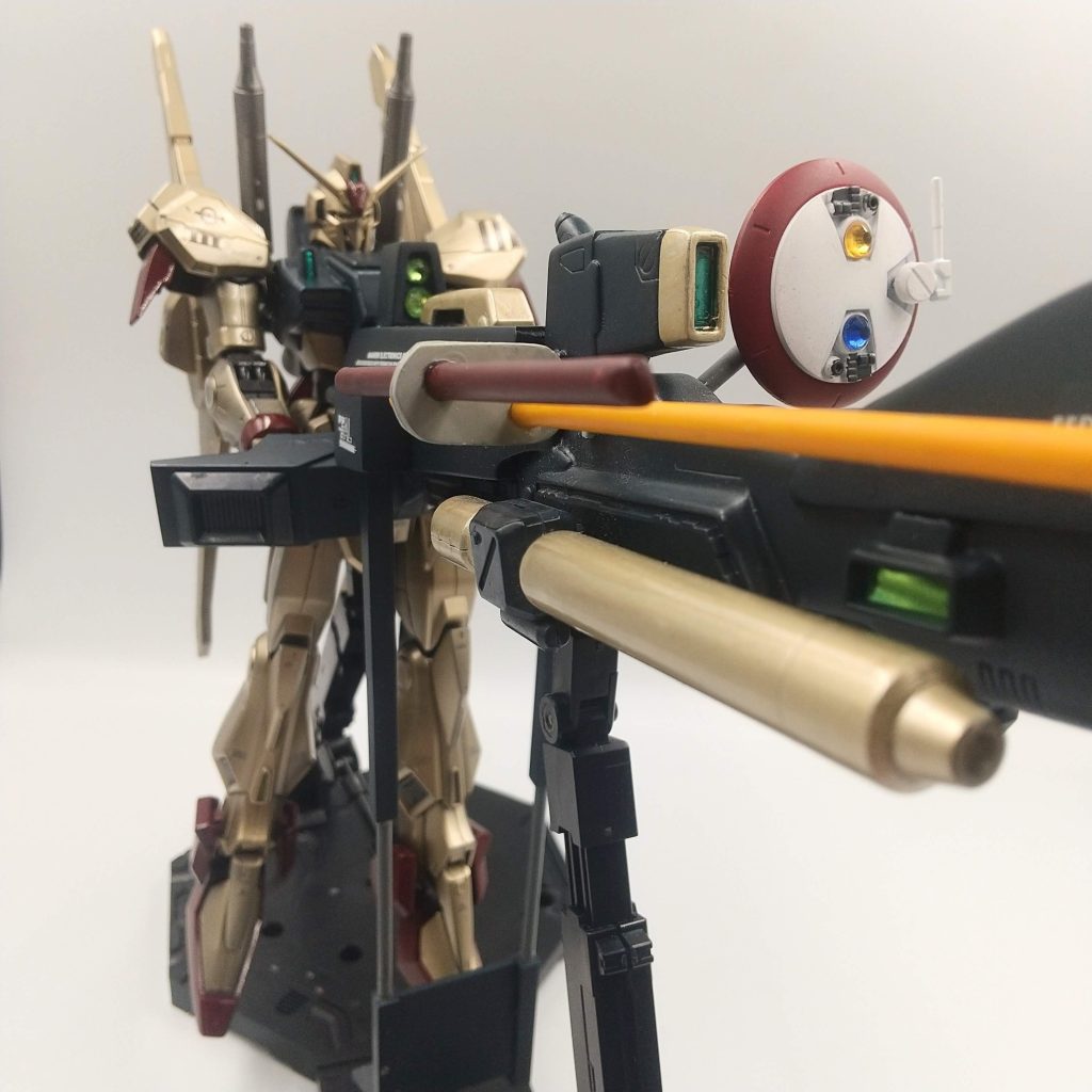 プラ棒を横に2本並べてディテールにしました。