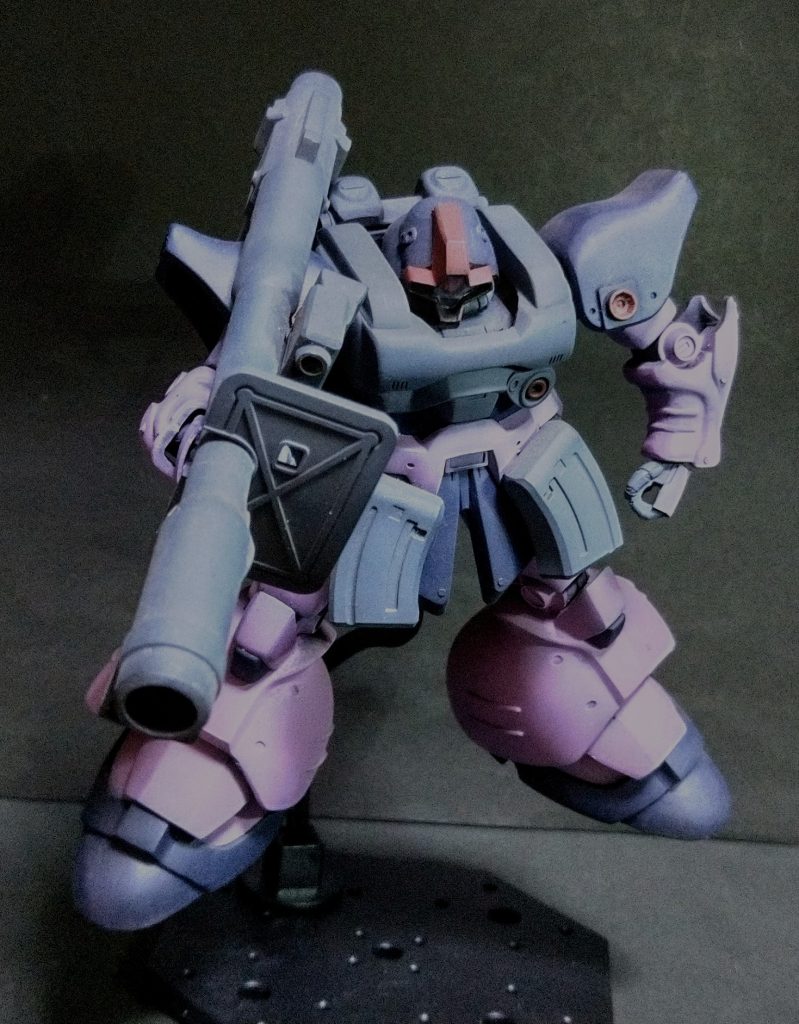 これは随分前に製作した物で細かい内容は忘れてますが、プロポーション調整にジャンクのHGドムトローペンのラケーテンバズーカを流用しました！