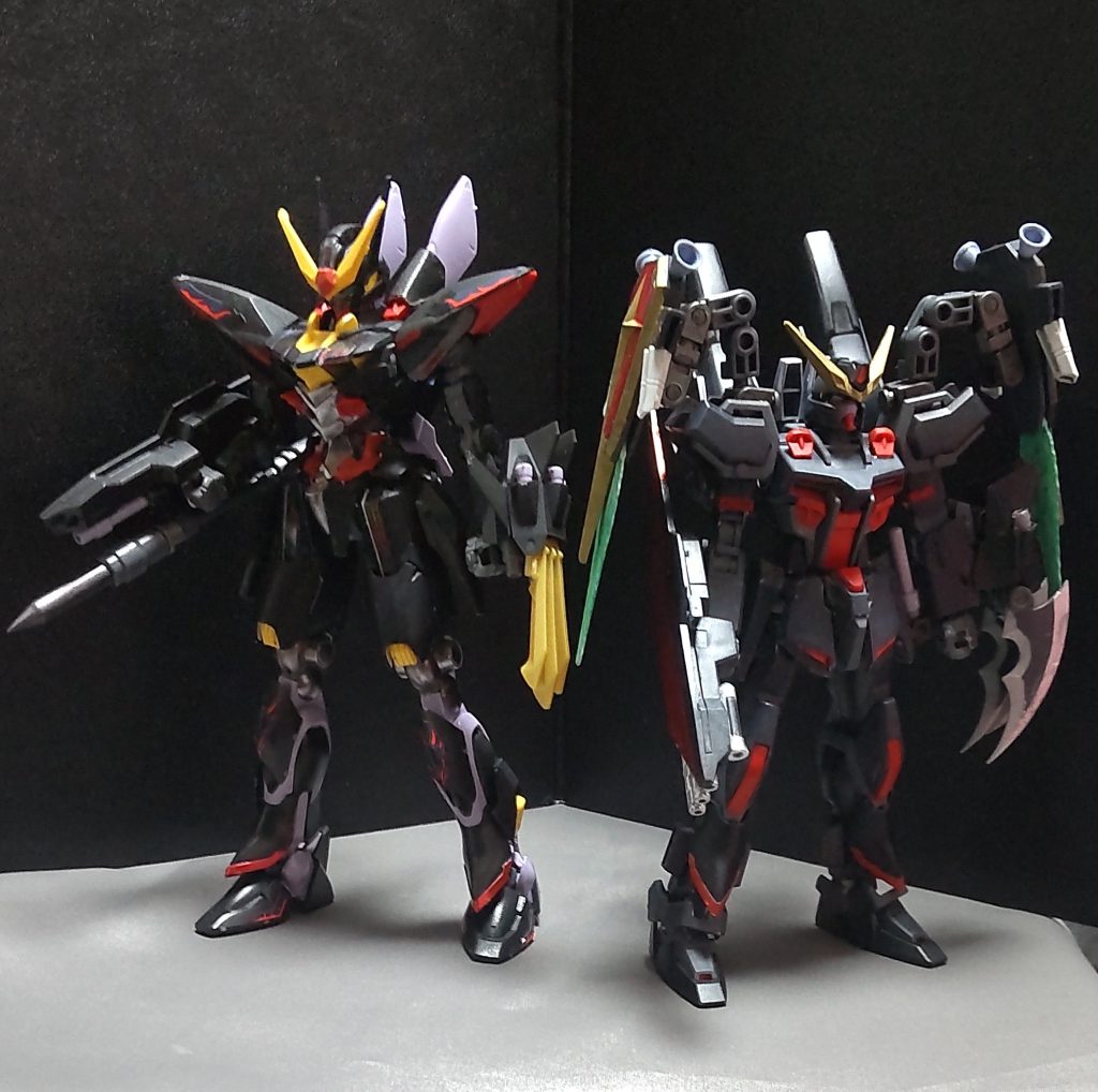 昔作ったストライクとブリッツガンダムのミキシング作品の「レイジングブリッツ」と一緒に。今回のエアリアルは少し脚長ですが、そこまで違和感はないと思います。