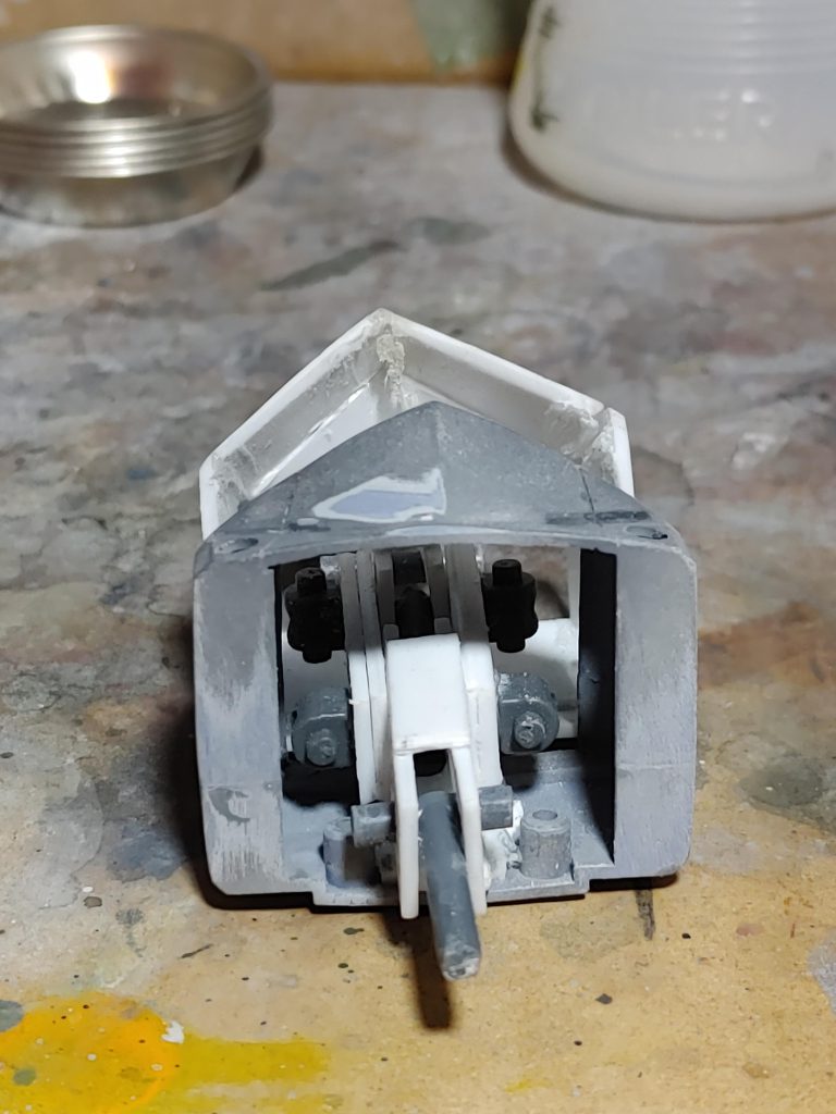 関節パーツ試作。仮組してみたもののあまりにもプラプラだったのでボツ。自分の技術ではまだムリだったかな?と後悔(笑)