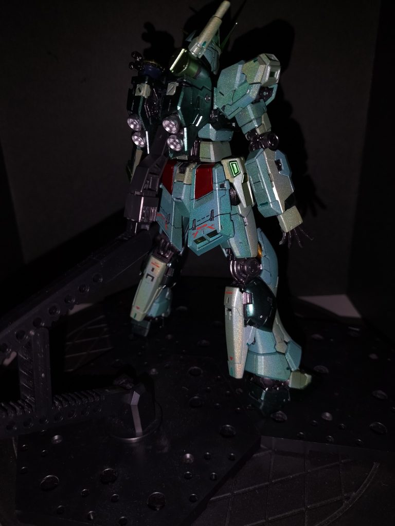 今回はデカールとスミ入れもしてみました。