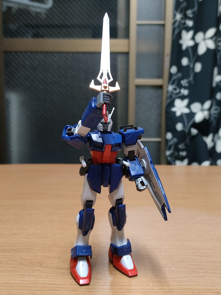 頭上に勇者っぽく掲げて。