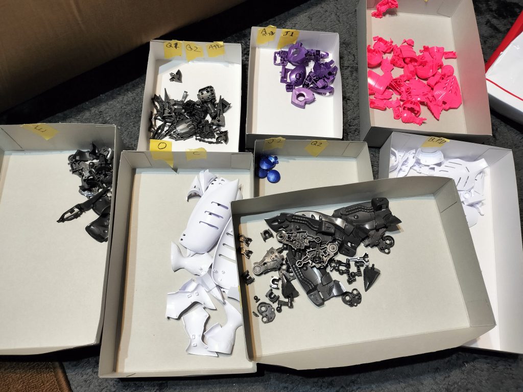 大型機体ですが、１つ１つのパーツが大きい反面、MGとしてはかなりパーツ数は少なめ。