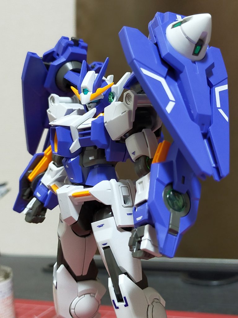 デカールはダブルオーライザーの水転写式デカールを使ってます！