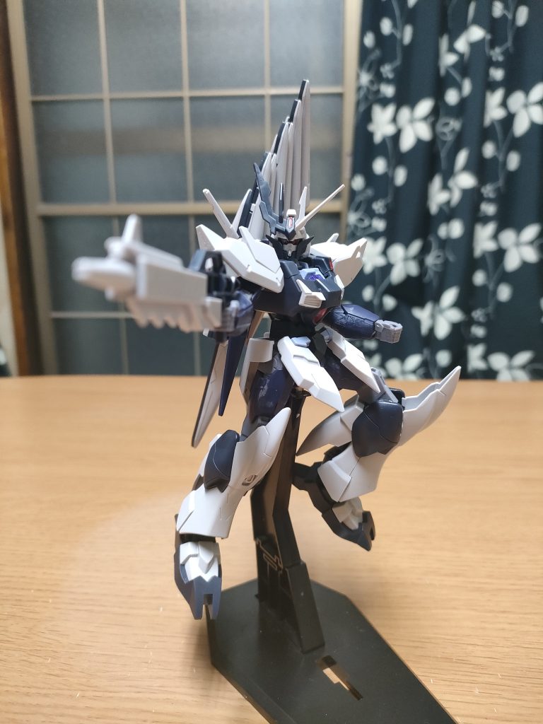 装備してロングライフル構え。結構様になってる。