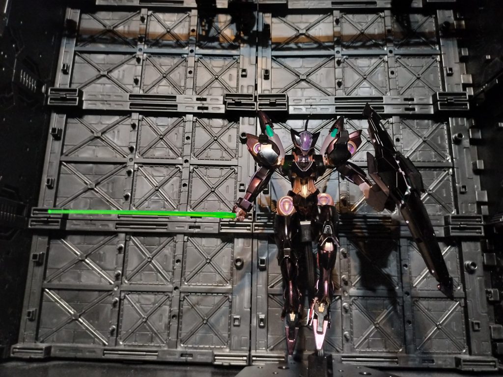 グラスレー社のMSはこのポーズ似合う