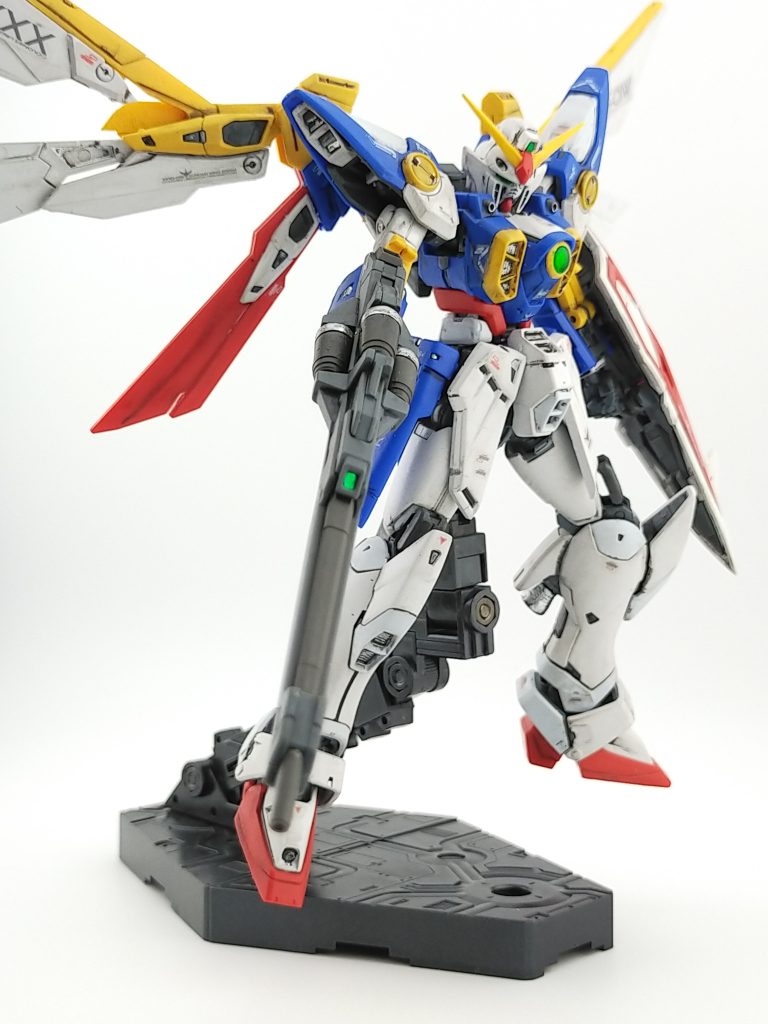 メタリックなシールはトップコートの後にに張り付け。