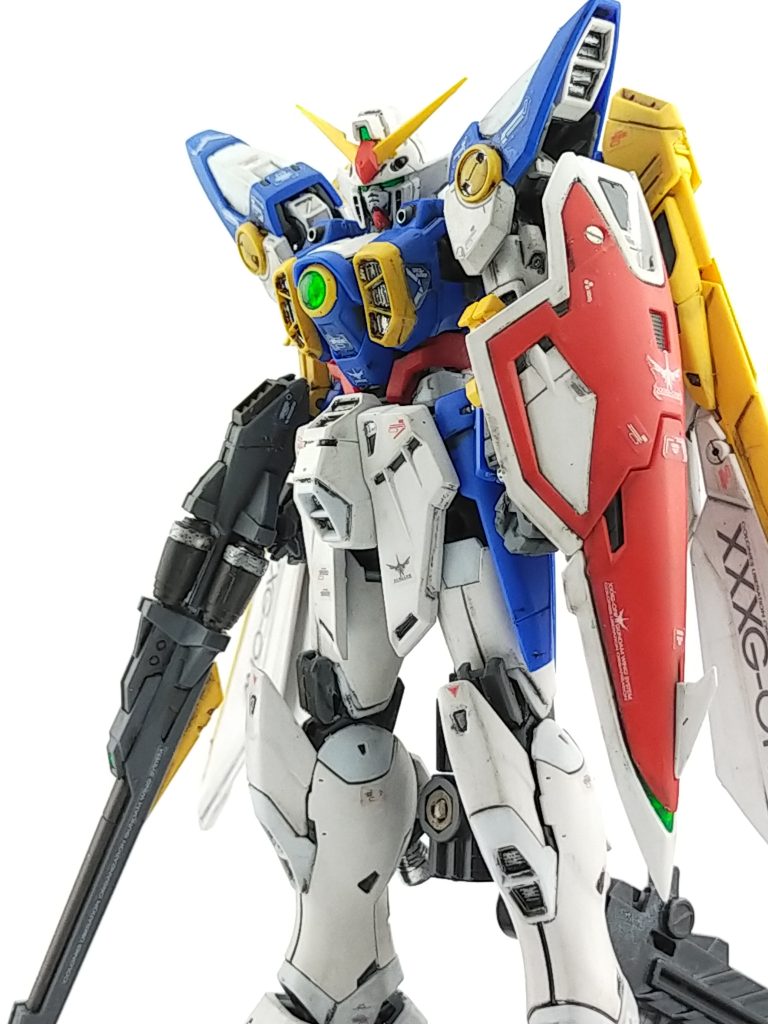 胸の部分はメッキシルバーを下地にクリアグリーンを乗せてます。