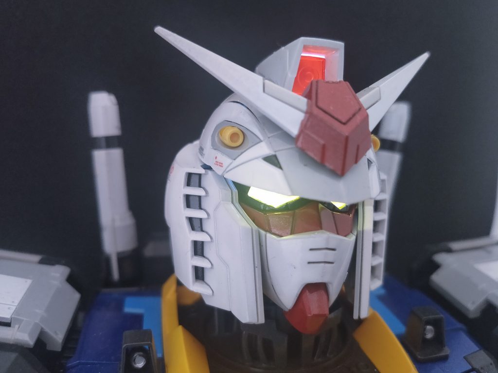 このモデルはLEDつきで棚に飾っても映えます