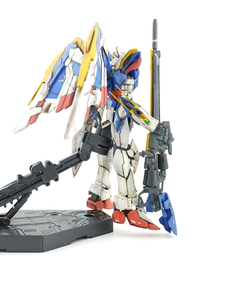 構えられないなら、持たせてしまえ。とライフルを立てて持たせ見ました。