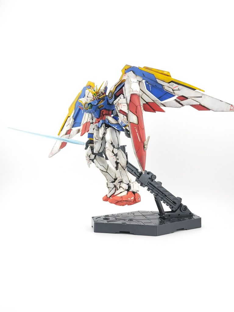 墨入れ後にはクロームシルバーでドライブラシをかけて最後に無光沢のトップコート。シルバーはガンダムマーカーのメタリックシルバーや、シルバーを使用。