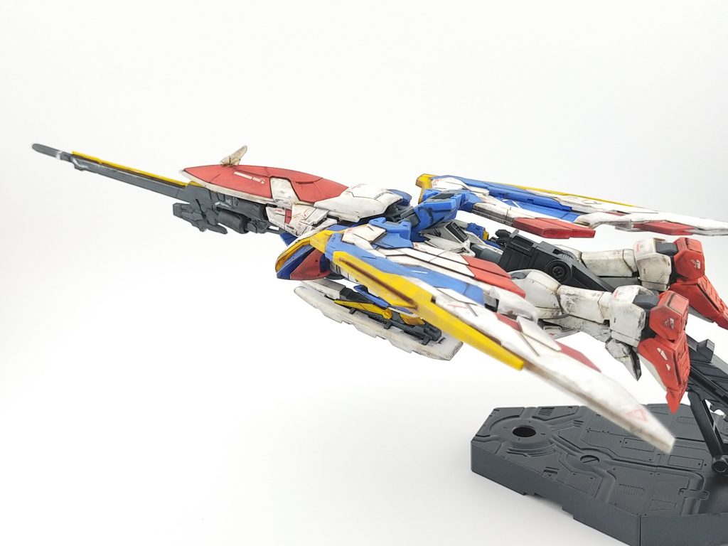 バード形態への変形も可能です。本当に計算しつくされた変形。少しでも位置がずれるとうまく変形できませんでした。