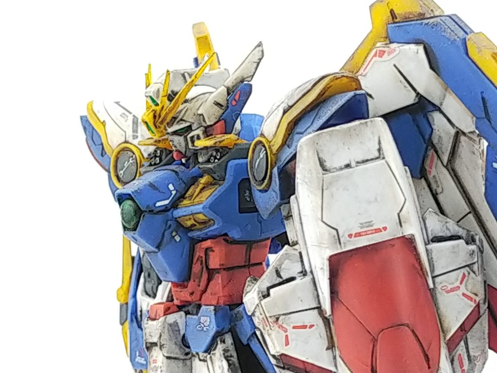 今回は水転写デカールを使用したので、デカール後に無光沢のトップコート。そのあと、リアルタッチマーカーのグレー2とグレー3を使用して墨入れ→ふき取りの繰り返し。