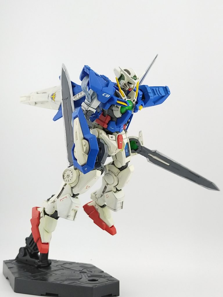 顔の両側面や額の部分にはレジンを使用。