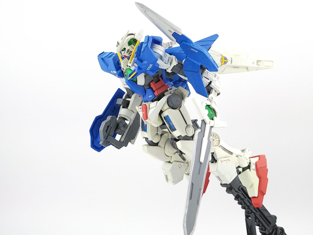 本来、背中につけるフライトユニットはバランスが悪く、腰に装着。