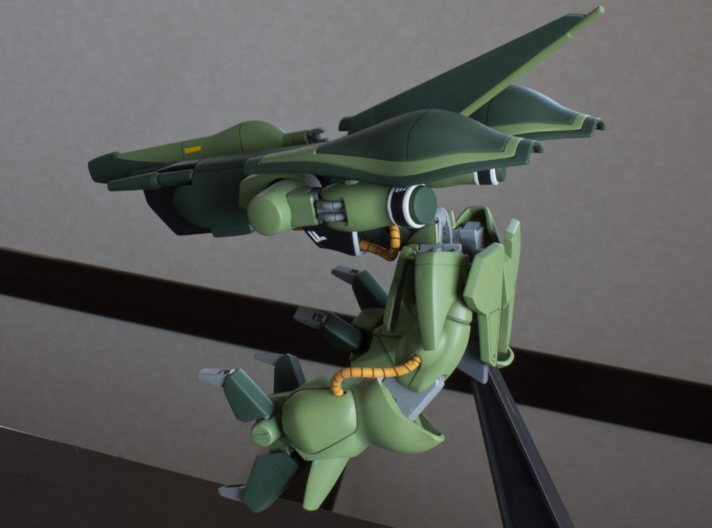 この状態で飾ってるいるうちにどうも丸蓋付きのハンドパーツを紛失してしまったらしく、モビルスーツ形態は省略させて頂きますm(_ _)mお粗末!!😆