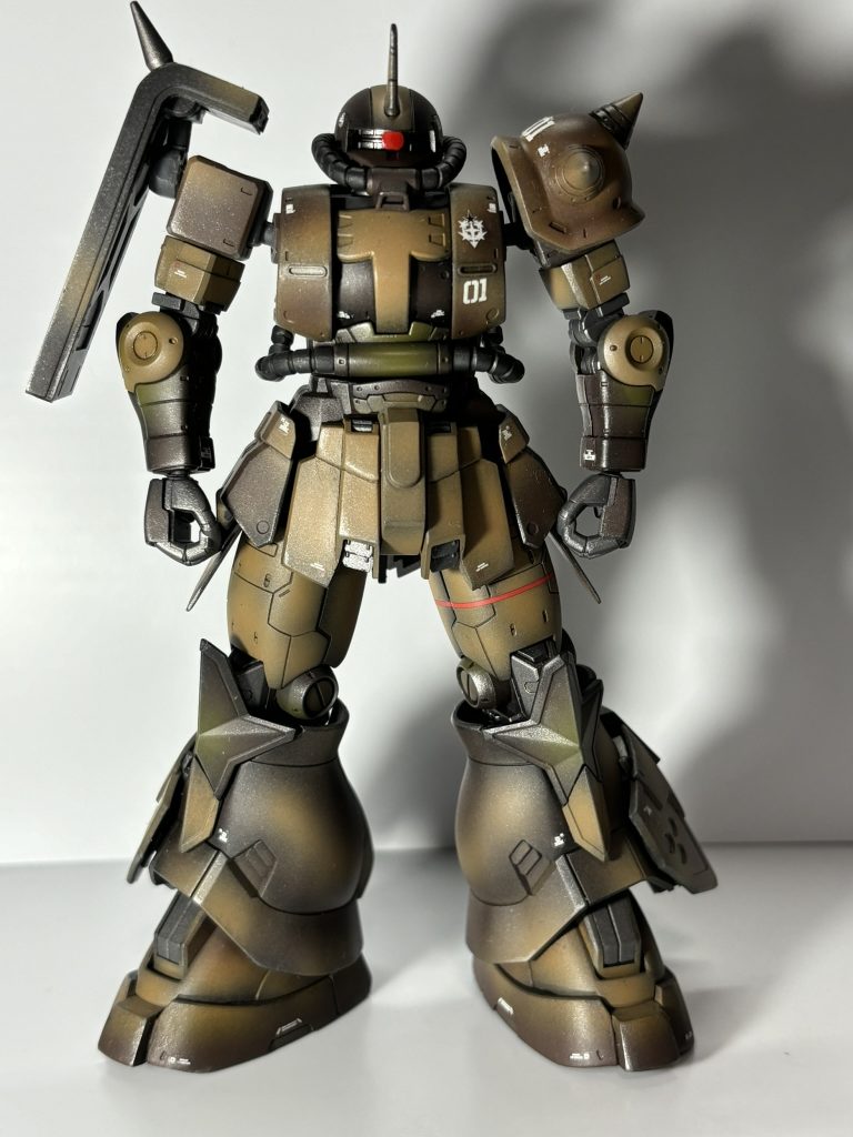 最近はどれも出来が良いので、いじるトコ無いですね・・・それでも腰アーマーの隙間が気になったので、大型化してます。足も太ももで2mm延長してますスネも延長したかったですが、構造的にめんどうなのと、間接引き出せるのでそれで良しとしました迷彩というかグラデというか、微妙な仕上がりですが、まあ個人的には満足です緑はもう少し発色させたかったかな