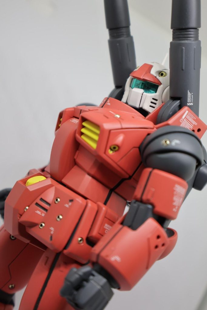 スジボリやプラ板でのディテールアップ、メタルボールの追加で情報量を上げています。