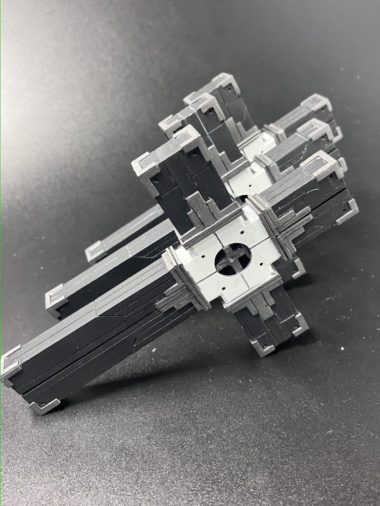 初めてのフルスクラッチでパニッシャー3丁とダブルファング2丁は狂気の産物という自覚はあります。だから筋彫りも表面処理も塗装も雑になる。数年はフルスクラッチやりたくないです。でも多分来年あたりまたなんか作るんだよ馬鹿だから。