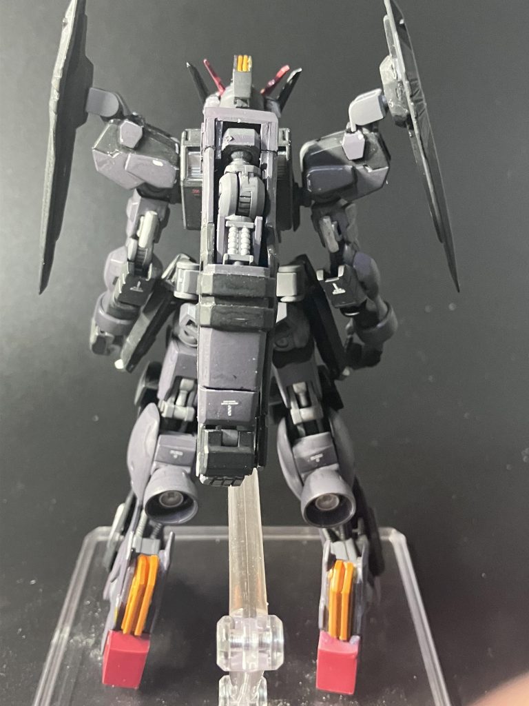 ギミック丸わかりな背部。トライガン既読の方ならわかると思いますが、ダブルファングでリヴィオモチーフなのでもちろんアレします。