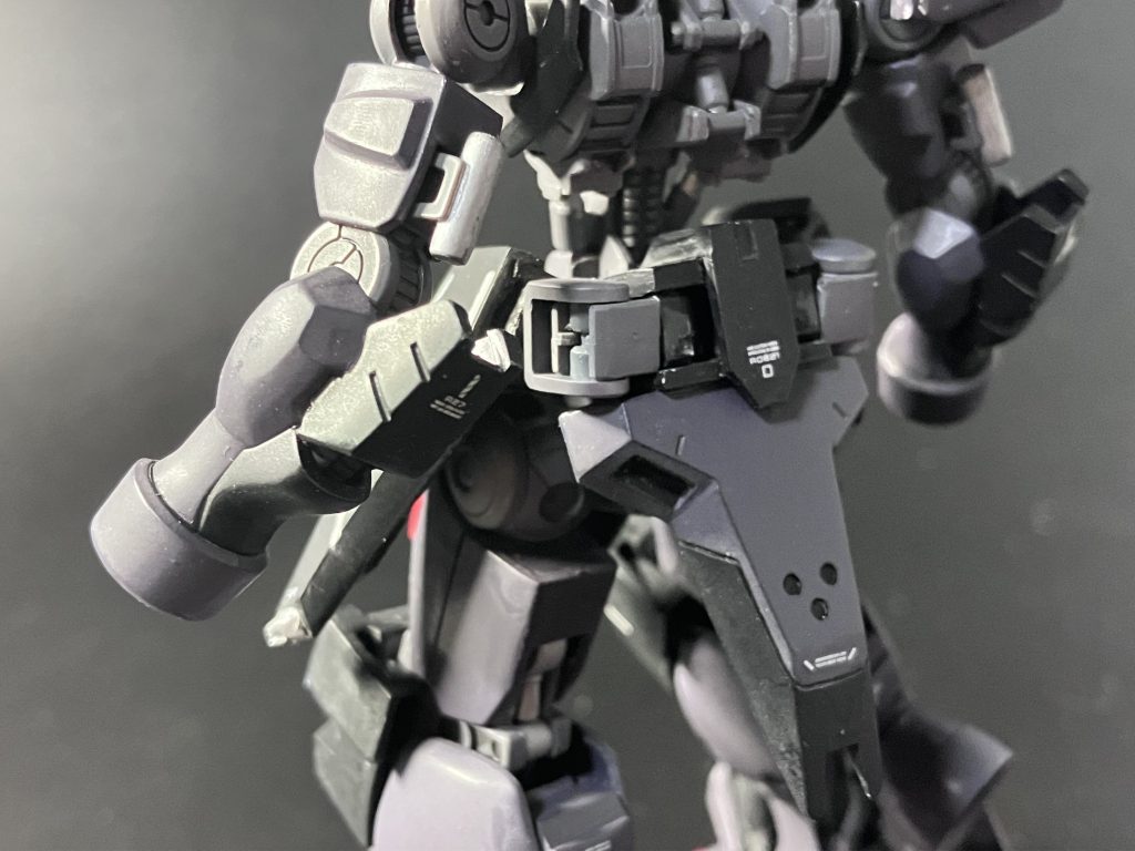 スカートはギミックのために後ろからひと繋ぎになってます。ジョイント部は30MMのジョイントとポリキャップで、基部はこれまたスクラッチ