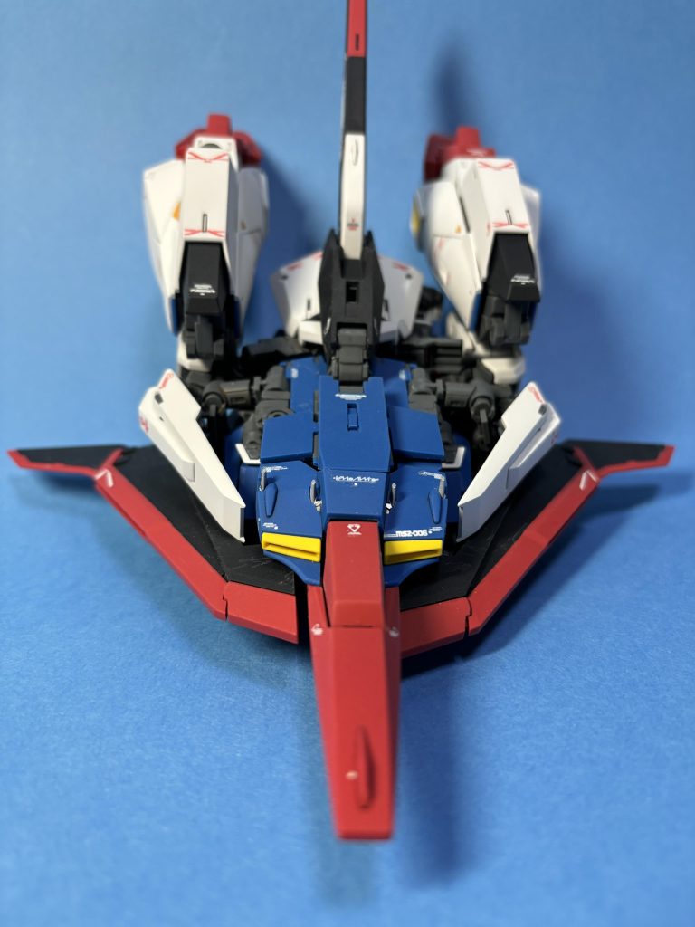 説明書捨てたので変形方法わからないので適当に変形。スキマだらけ。