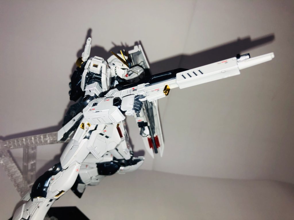 素組みの民にはチタニウムフィニッシュは満足感が高いです。値段はあれですが。RGはアンダーゲート多めなので相性いいかと。