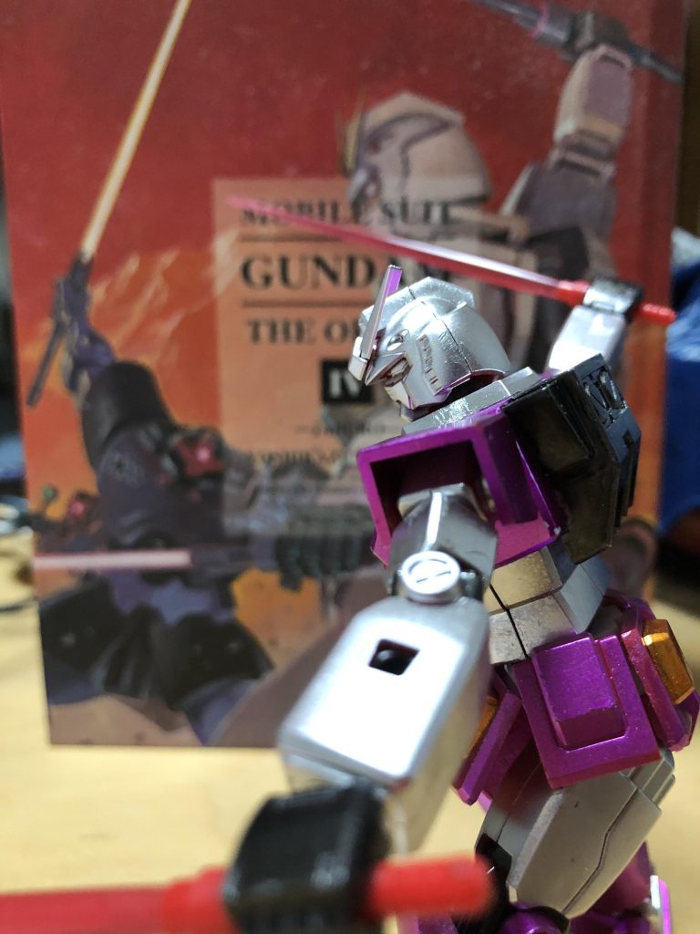 こちらはガンプラ中毒が進んでいた頃にメルカリで買ったユニクロガンダムを、同じくエアブラシシステムで塗装したものです。このポージングが気に入ってます。