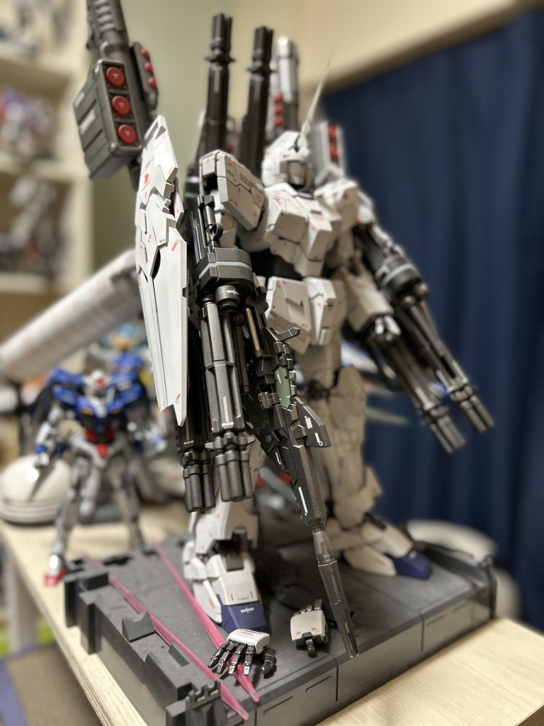 さて、どこに置くか、、、🤨置き場所は作ってから考えるんですが、すでにコイツがいるので正直もう場所は無いですが、そんなこと気にするヤツはそもそもPGなんて買わない🙃