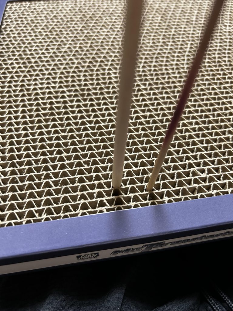 ちなみに、紫色に新しくなったトラの手ステーションの差し込み穴の大きさは、トラの手棒のサイズに合わせて変わったそうです！（行きつけの模型屋のおばちゃん談）俺は別に変わってないと思います！😄