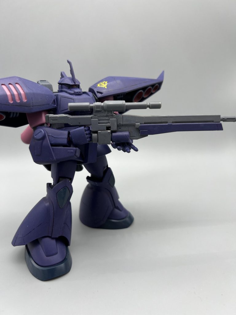 試作大型ビームライフルは、Eパック方式になっており、既存MSの火力増強を目的とした試作品となっている。しかし、Eパックの容量不足と、取り回しの悪さにより少数生産という結果になっている。生産された本武装はアクシズ防衛部隊のザクIIやドムタイプなど旧式MSに配備されグレミー・トトの反乱時に戦果をあげたとかあげていないとか