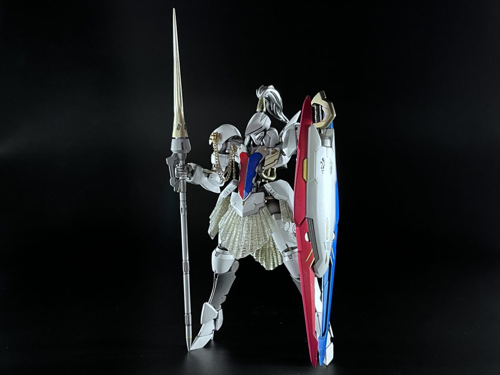 アプリゲーム鉄血のオルフェンズGに登場する機体として様々な情報を伏せられたままゲーム配信前にキット化されるも、ゲーム内ではキット説明書以上の情報の開示は無く更にゲームはそのままサ終を迎えてしまうことになり最早可哀想以外の言葉が見つからないジークルーネをオリジナルの晴れ着姿で仕上げました。