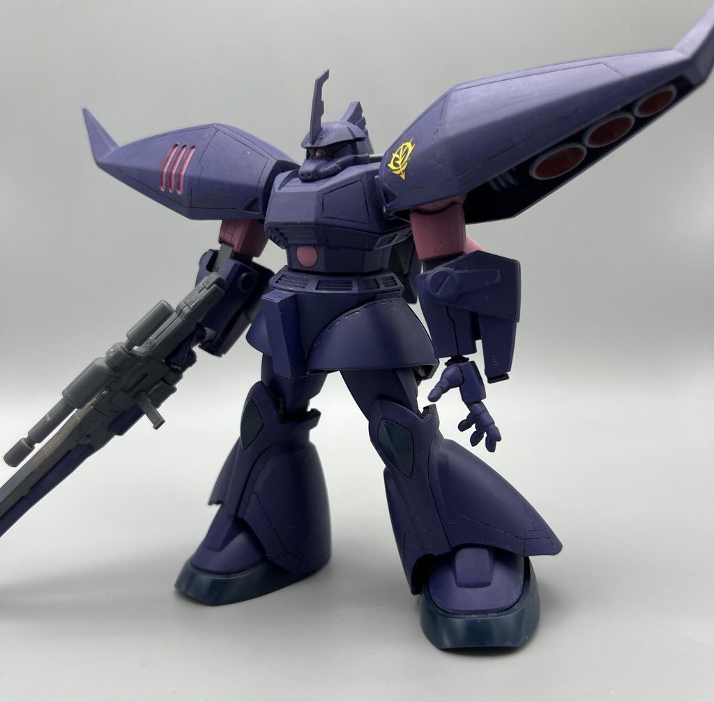 リゲルグ(プルシリーズ実験機)ジオンの傑作機ゲルググはアクションにおいて、近代化改修され、練習機としてアクシズの士官達の礎となった。本機はグレミー・トトがエルピー・プル及びプルシリーズのMS適正の検査及び、MS操作技術を育成させるために手配したとされるリゲルグである。