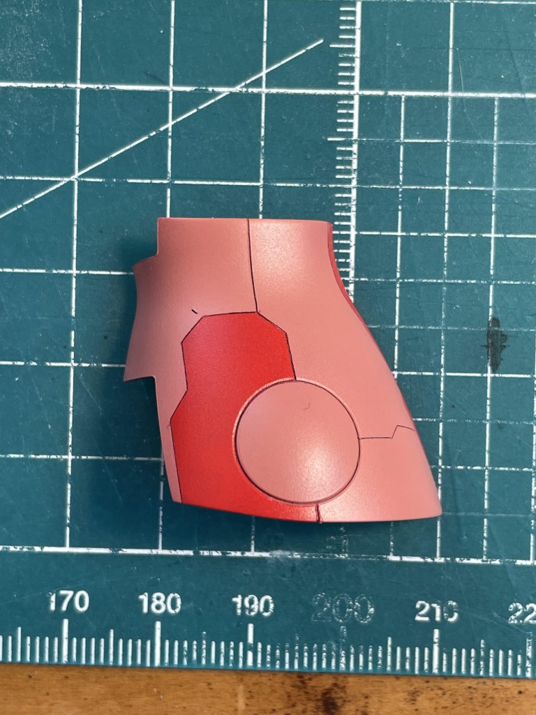 おまけカラーリングに悩みすぎて、こんな風に塗分けを検討したりして…結構大変だったんですよねここで塗分けに挫けて、今回はあっさりとした感じになりましたとさ😛でも楽しく作れたので、まぁ満足ですよ(何故か上から目線的なプロペ)  今回も最後までご覧いただきありがとうございます♪次作はMGゲルググ!と言いたいところでありますが、なんだかグダグダしてしまい、モチベーションもなかなか上がらなく…なんなら他のキットをパチ組みしたりして…そっちを先に組み上げるか悩み中です…なんだか中途半端な感じのテンションで年を越してしまいそうでやだなぁと思ってます笑模活は楽しくやらないとですよね〜