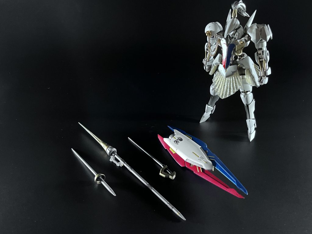 武装はカイトシールド、カイトシールド内蔵レイピア、ランス、レイピア。