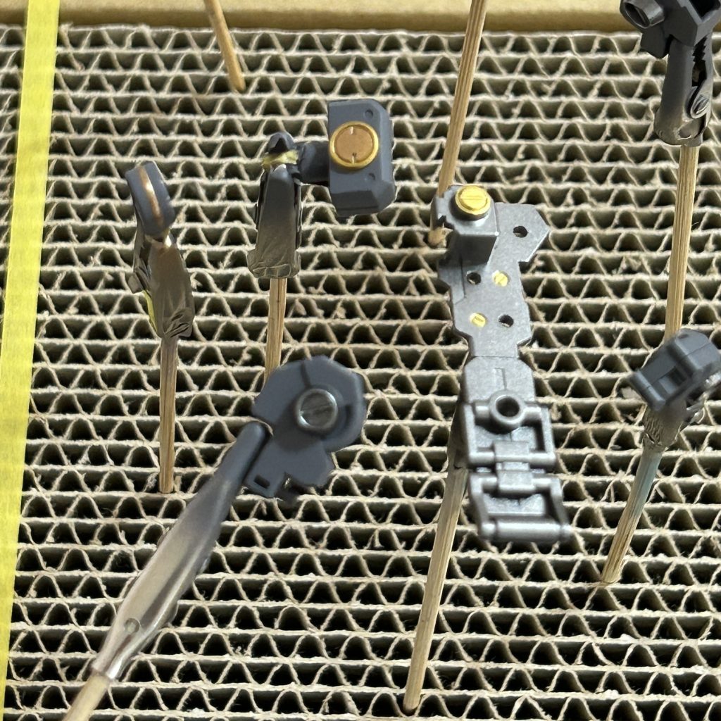 こちらも塗り分け画像なのですが、足の付け根のゴールドとカッパーで塗り分けたところがわかりにくいですね…_:(´ཀ`」 ∠):