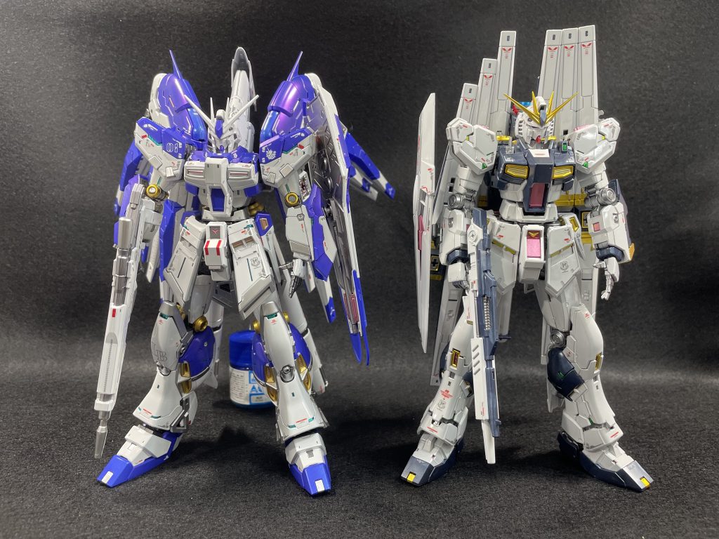 見比べると全然違いますね。ニューガンダムは顔がおデブな感じが。。。EGの方がスリムらしいですね。