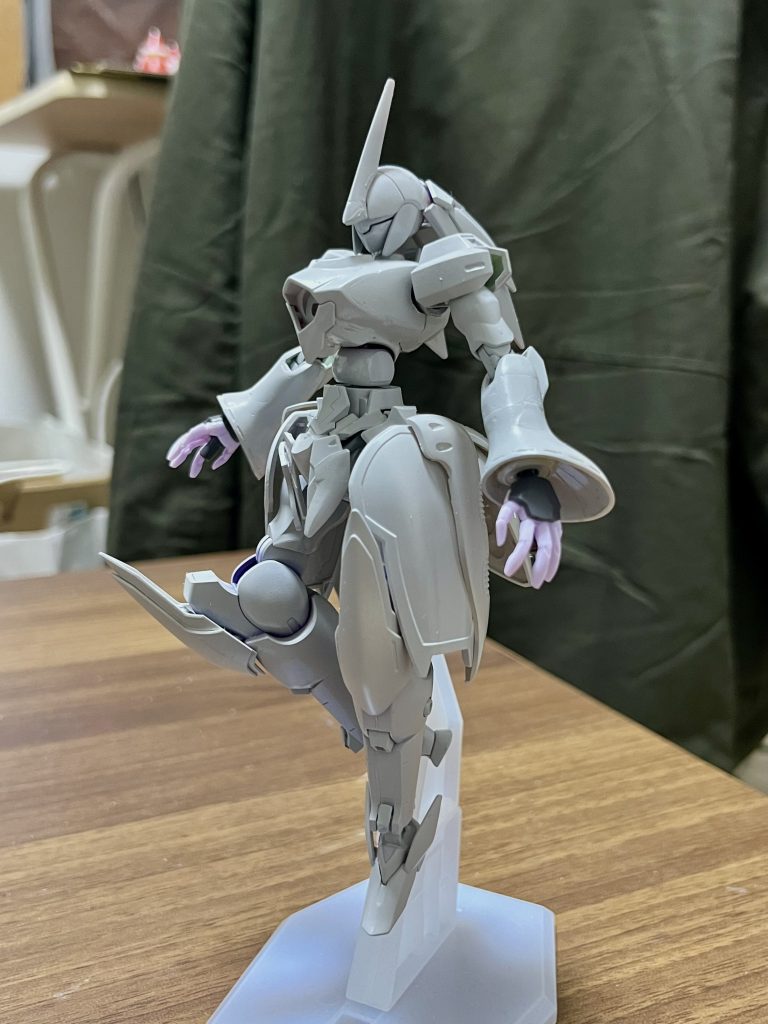 サフ吹き後の状態です元々はGルシファーのハンドパーツを使っていましたが、どこかに行ってしまったのでファルシアのものに変更しています