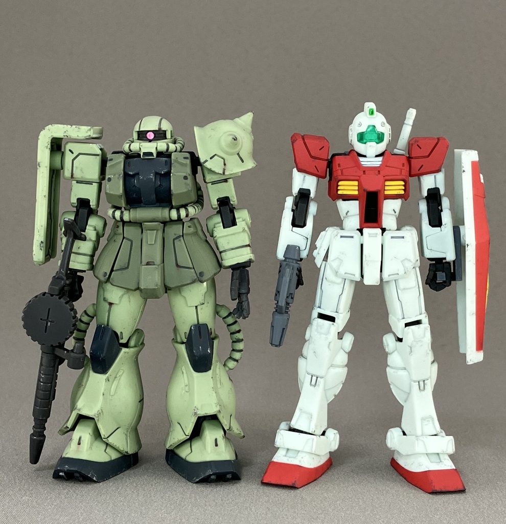 ザクⅡと並べて。