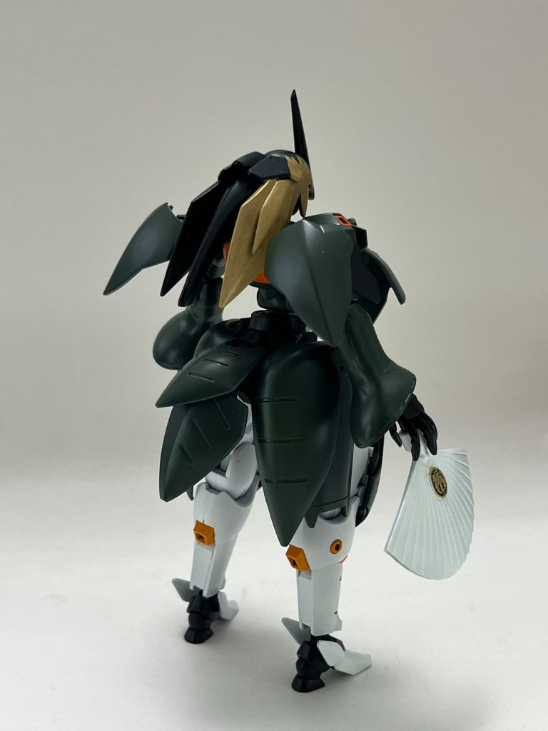 後方から見た様子ですドレスのヒラヒラ感を出すため、1/220キュベレイやヴェイガン系等のパーツを使用しました特に髪の毛の再現が難しかったです