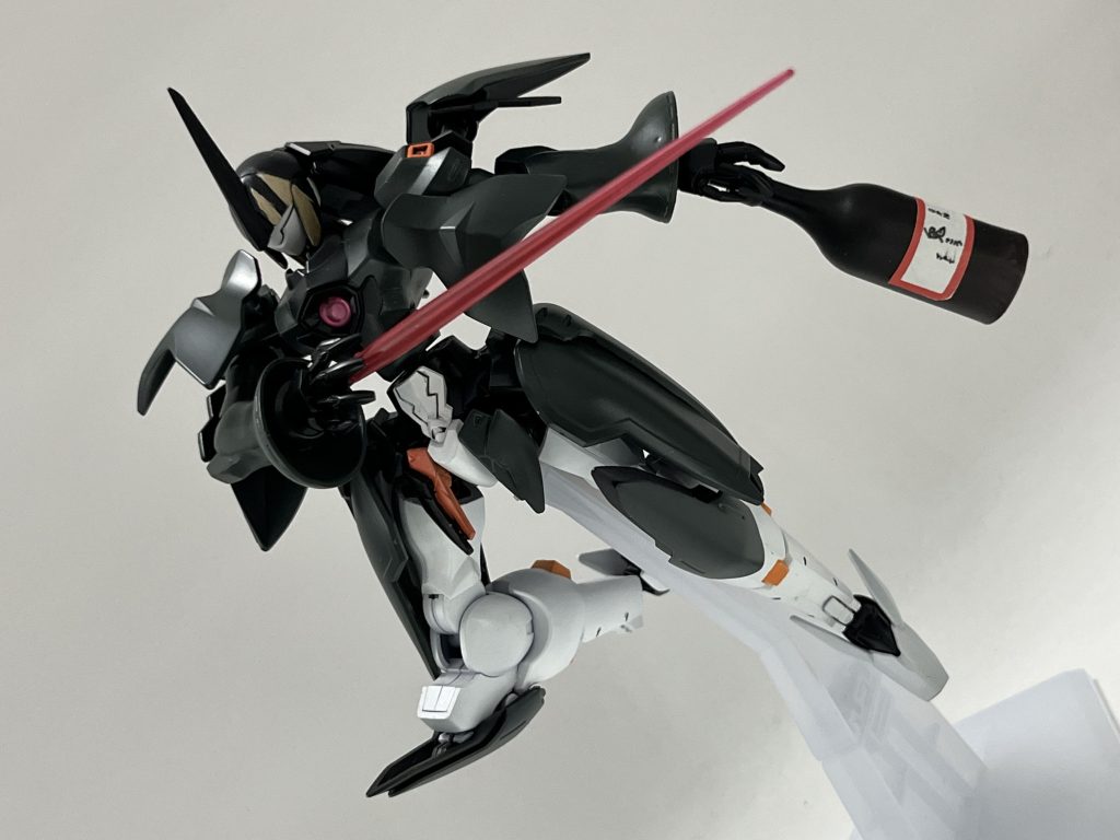 戦闘イメージです酒瓶片手に戦っているのってかなりシュールですねw