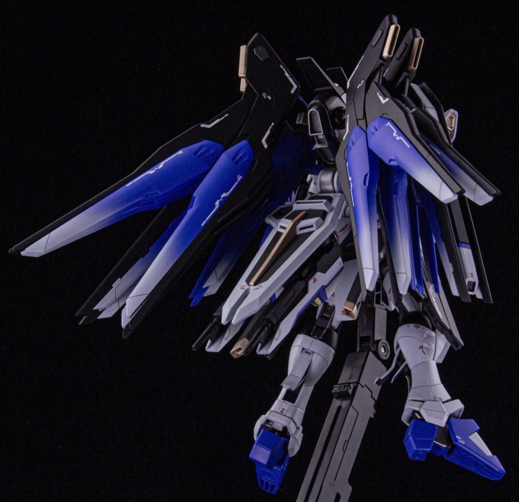 フリーダムのシールドを腰に取り付けてみました。