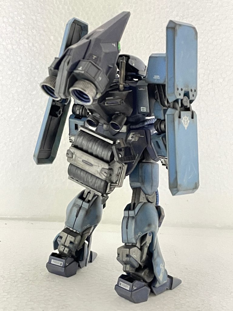 本機は格闘戦に特化した仕様でその軽量化のため、ブースターなどの推進機器も排除して、格闘武装を強化した、帰還することの無い特攻機らしい。ただ、それでは可哀想なので、TR-1ハイゼンスレイのバックパックを取付、チェーンマインラックを腰に磁石で取付ました。